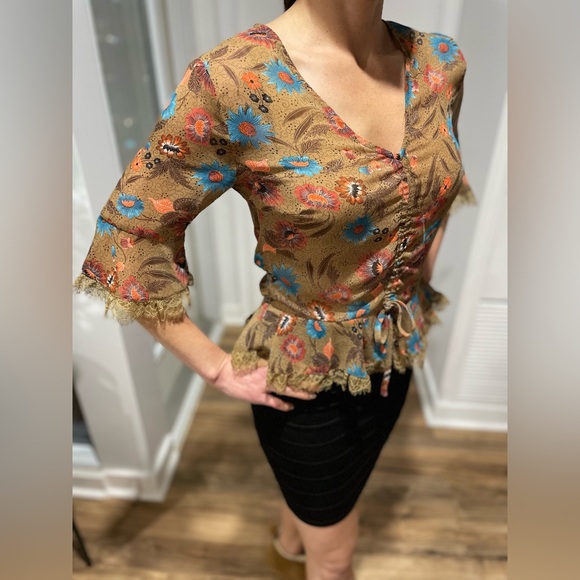 Molly Bracken sheer floral top size small - Picture 3 of 4